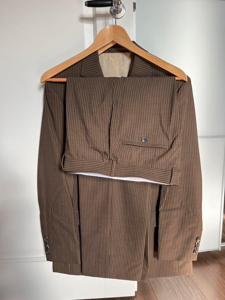 Pak Kostuum Hugo Boss blazer en pantalon maat 25, Kleding | Heren, Kostuums en Colberts, Zo goed als nieuw, Maat 48/50 (M), Bruin