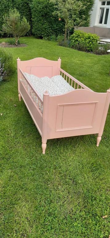 kinderbed oudroze beschikbaar voor biedingen