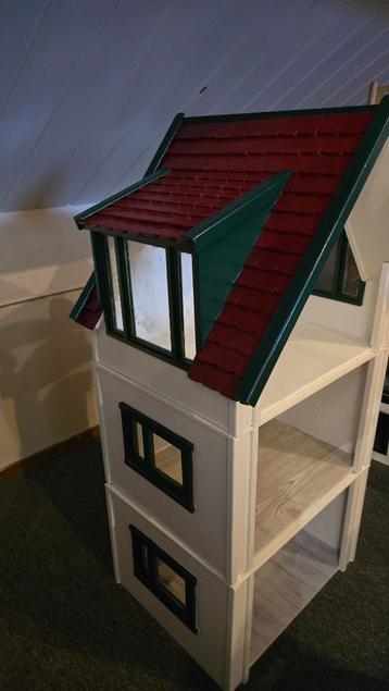 Poppenhuis beschikbaar voor biedingen