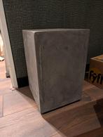 Betonlook Blok, Ophalen, Zo goed als nieuw