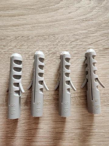 4 Pluggen - S16 beschikbaar voor biedingen