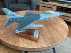 Mahoniehouten Schaalmodel F-16 J-146 Klu RNLAF, Verzamelen, Luchtvaart en Vliegtuigspotten, Ophalen, Zo goed als nieuw, Schaalmodel