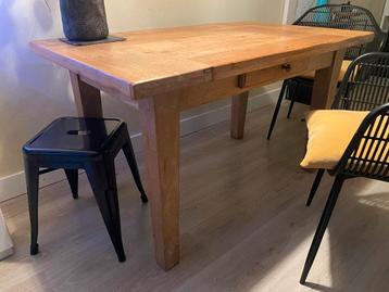Massief Frans eiken eettafel met lade beschikbaar voor biedingen