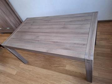 Eettafel bruin hout 6 persoons (ophalen in Dordrecht) beschikbaar voor biedingen