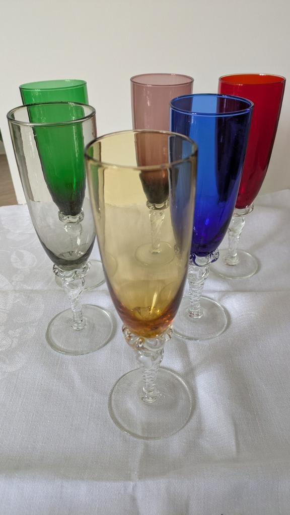 Franse Retro Vintage gekleurde glazen op gedraaide voet, Ophalen of Verzenden, Zo goed als nieuw, Overige typen