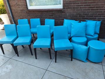 Stoelen 8x, Hockers 3x, kussens 5x (alles 159,-) beschikbaar voor biedingen