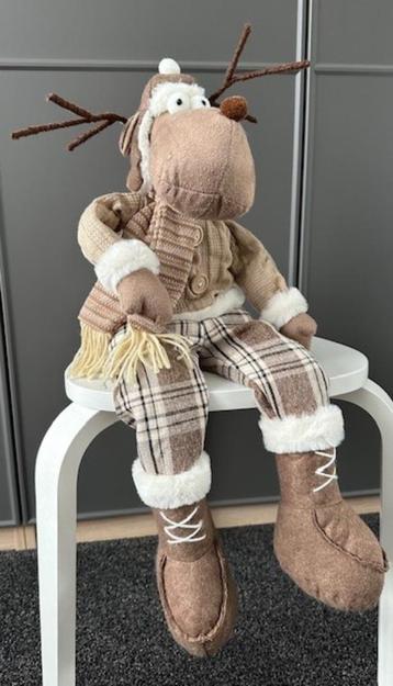 Kerst / Winter Zittend Rendier beschikbaar voor biedingen