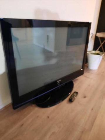 Samsung TV  met alle benodigheden 106cm