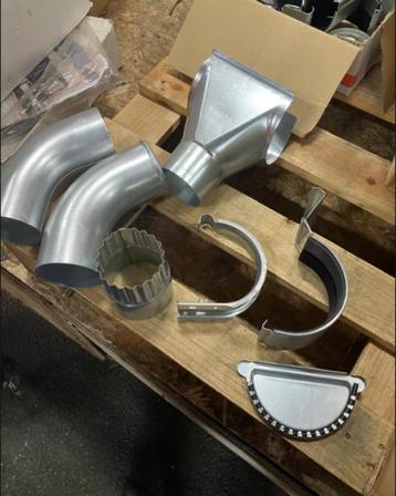 Zinken dakgoot onderdelen beschikbaar voor biedingen