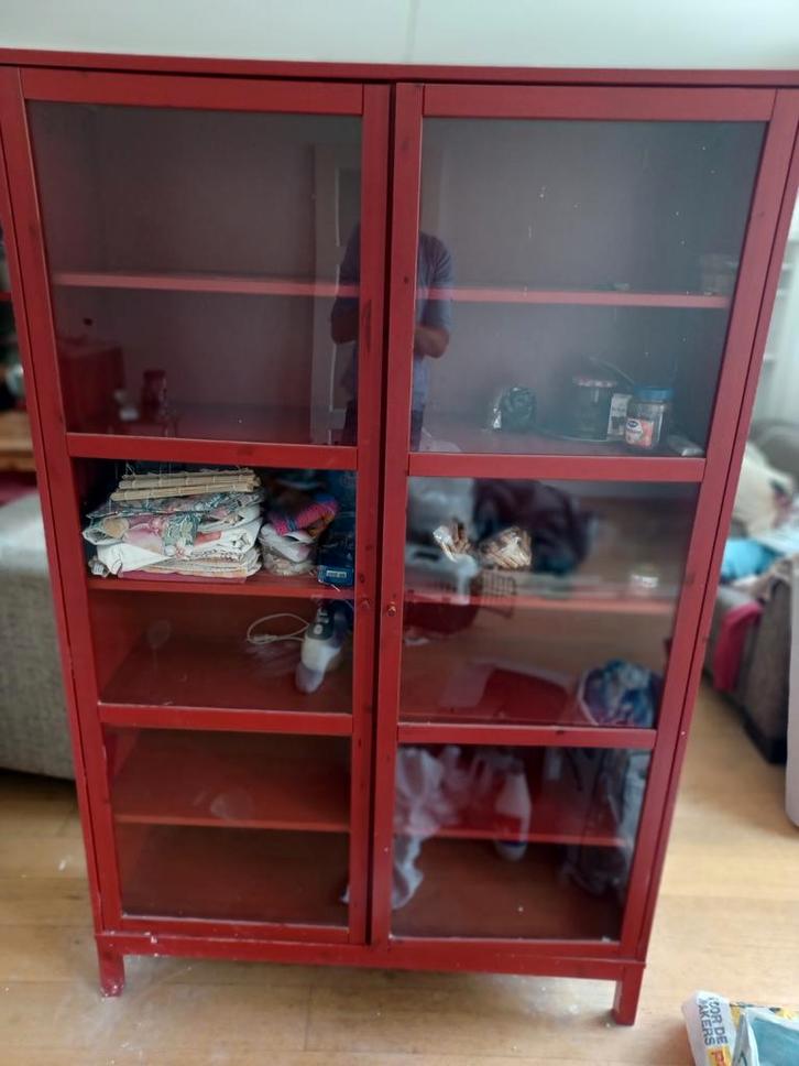 Rode Ikeakast met glazen deuren, Huis en Inrichting, Kasten | Vitrinekasten, 25 tot 50 cm, Ophalen