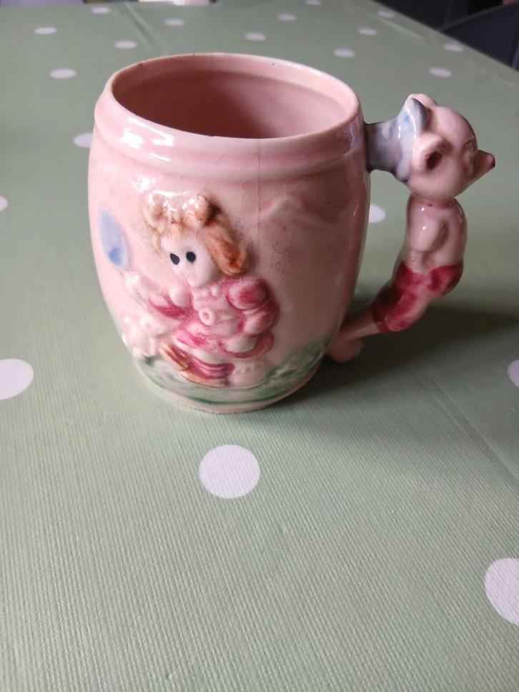 Vintage Kinderbeker met Figuurtjes, Antiek en Kunst, Antiek | Keramiek en Aardewerk, Ophalen of Verzenden