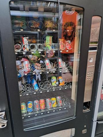 Combi automaat met lift gekoeld beschikbaar voor biedingen