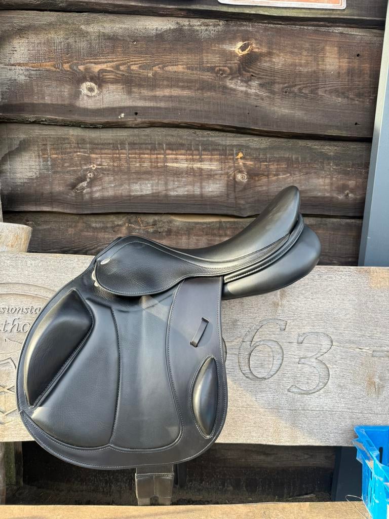 Kentaur Eventer pro || 17,5 inch springzadel, Dieren en Toebehoren, Ophalen, Zo goed als nieuw, Springen