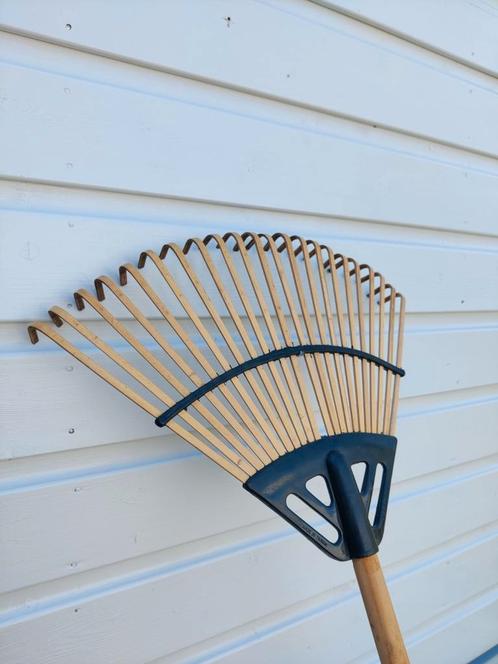 Stevige bladhark van bamboe, Tuin en Terras, Hand-tuingereedschap, Zo goed als nieuw, Grondboor, Ophalen