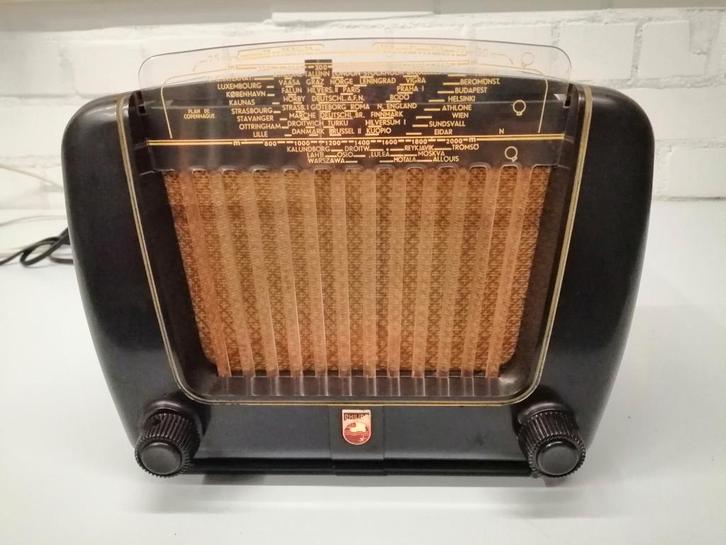 Philips beroemde radio BX290U bj. 1949/'50 bakeliet, Antiek en Kunst, Antiek | Tv's en Audio, Ophalen