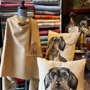 Engelse wollen Poncho Bronte by Moon Camel beschikbaar voor biedingen