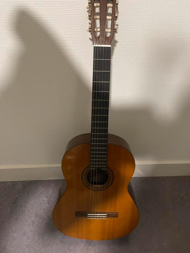 Yamaha c40 akoestische gitaar, Muziek en Instrumenten, Snaarinstrumenten | Gitaren | Akoestisch, Zo goed als nieuw, Klassieke of Spaanse gitaar