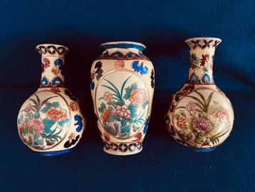 3 vazen Kaststel Aziatisch Japans of Chinees Vintage beschikbaar voor biedingen