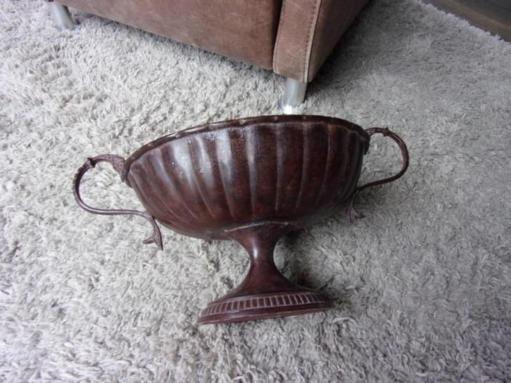JARDINIERE BLOEMPOT VAN METAAL /SCHAAL MET HANDVATTEN METAAL, Antiek en Kunst, Curiosa en Brocante, Ophalen