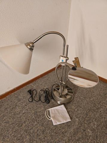 Daylight bureaulamp met loep beschikbaar voor biedingen