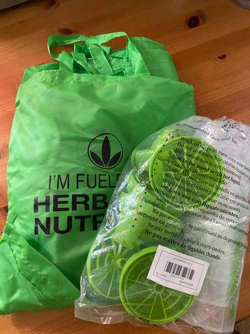 Herbalife tasjes, bekers, armbandjes beschikbaar voor biedingen