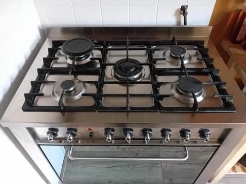 Indesit 5 pits gasfornuis met oven en afzuigkap 90 cm breed, Witgoed en Apparatuur, Fornuizen, Gebruikt, Vrijstaand, Gas, 5 kookzones of meer