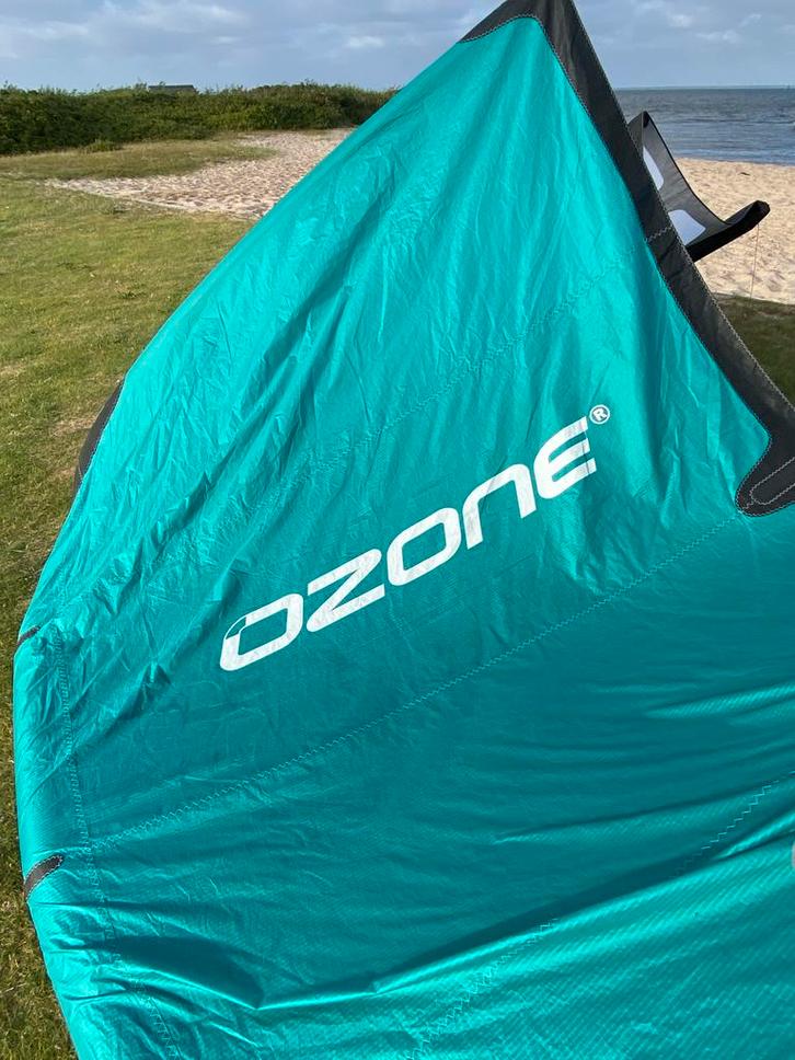 Ozone Enduro V4 11M - Allround Kite, Watersport en Boten, Kitesurfen, Gebruikt, Kite, 11 m², Geen board, Ophalen of Verzenden