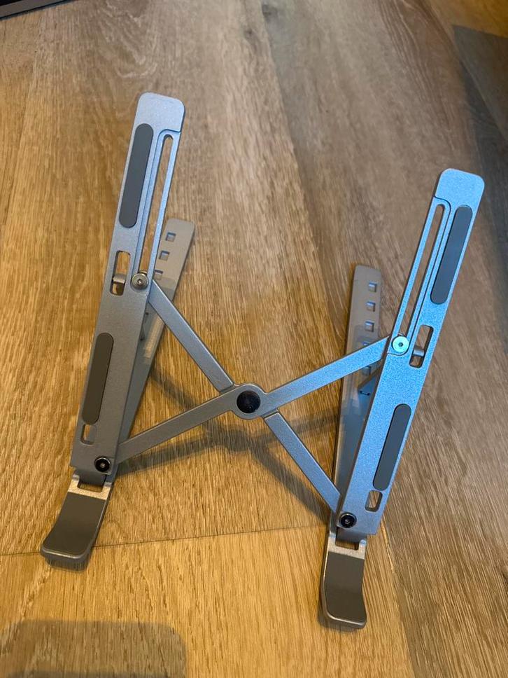 Laptop Verhoger - Draagbaar & Verstelbaar, Computers en Software, Laptopstandaarden, Zo goed als nieuw, In hoogte verstelbaar