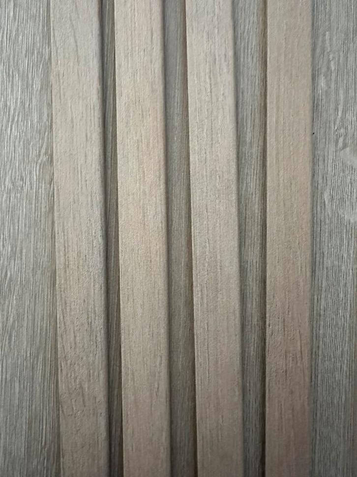 Laminaat eiken naturel NIEUW en 4 bijbehorende plakplinten, Doe-het-zelf en Verbouw, Plinten en Afwerking, Nieuw, Plinten, Mdf