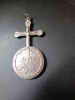 Nederlandse "zilverkleurige" religieuze kruishanger, Ophalen