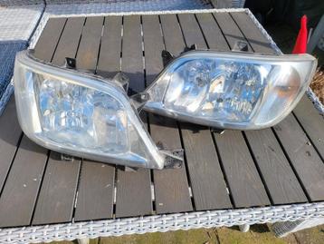 koplamp Mercedes sprinter L+R model A901 820 2561 / 2461 .