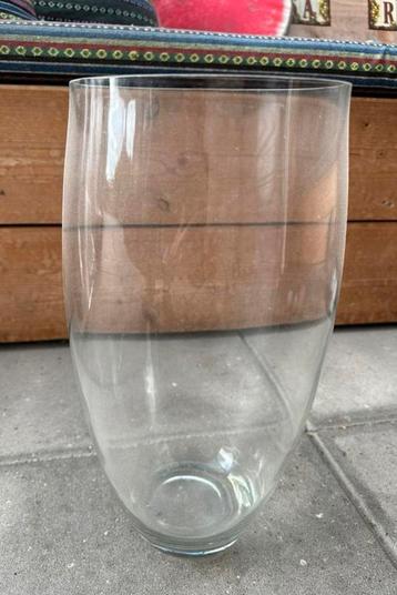 Grote langwerpige vaas glas 38 cm beschikbaar voor biedingen