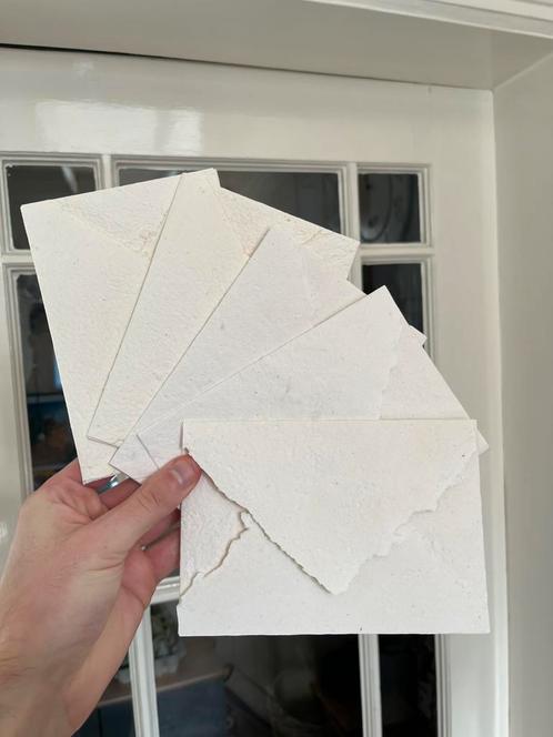 Handgeschept katoenpapieren C6 Enveloppen Wit set van 5, Postzegels en Munten, Brieven en Enveloppen | Nederland, Envelop, Ophalen of Verzenden