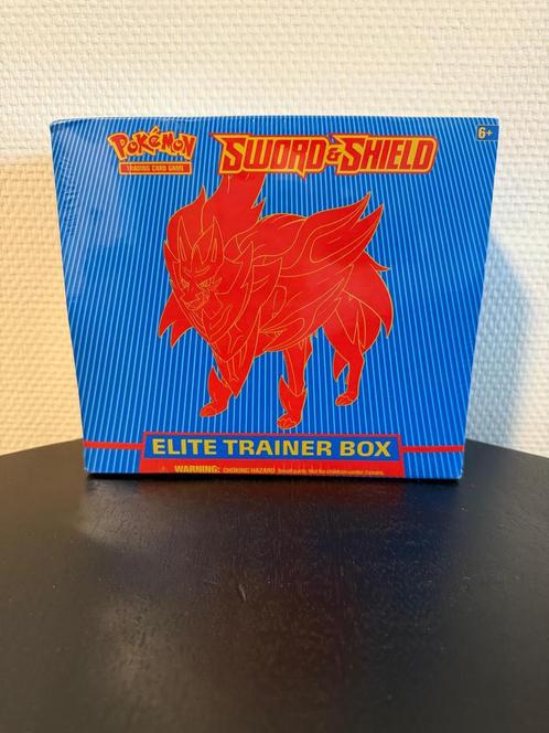 Pokemon Sword & Shield Base Elite Trainer Box SEALED!, Hobby en Vrije tijd, Verzamelkaartspellen | Pokémon, Nieuw, Boosterbox