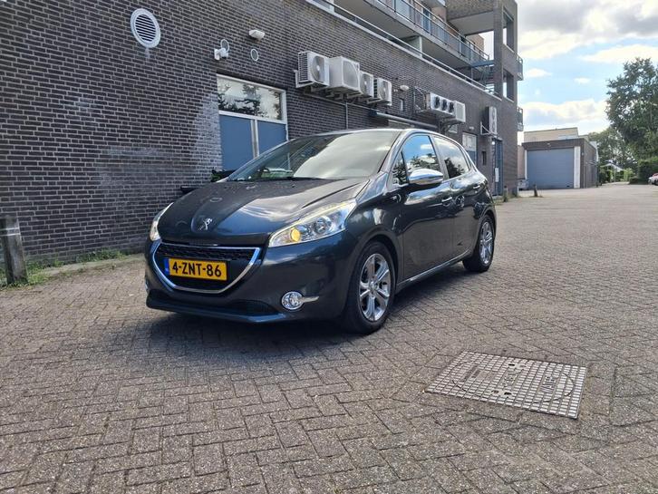 Peugeot 208 1.2 VTI | Automaat | Trekhaak | Glazen dak | Nav, Auto's, Peugeot, Particulier, ABS, Achteruitrijcamera, Adaptieve lichten