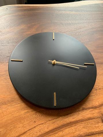 Stijlvolle Zwarte Wandklok beschikbaar voor biedingen