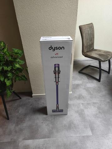dyson v11 advanced beschikbaar voor biedingen