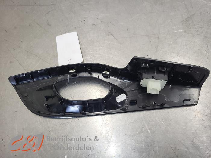 Elektrisch Raam Schakelaar van een Renault Trafic, Auto-onderdelen, Dashboard en Schakelaars, Renault, Gebruikt, 3 maanden garantie