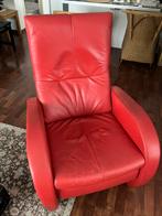 Rode leren relaxstoel met beensteun, Huis en Inrichting, Fauteuils, Ophalen, Gebruikt, Minder dan 75 cm, Retro "modern"