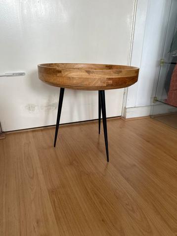 Houten Bijzettafel - Modern Design beschikbaar voor biedingen