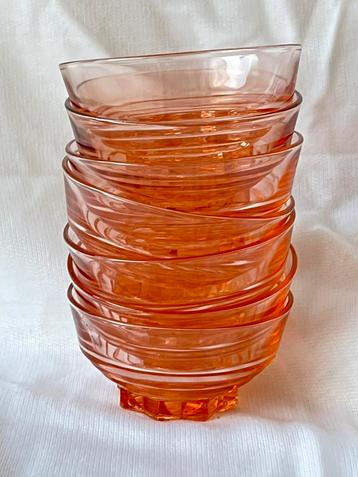 7 rosaline schaaltjes Ø8,6 cm beschikbaar voor biedingen