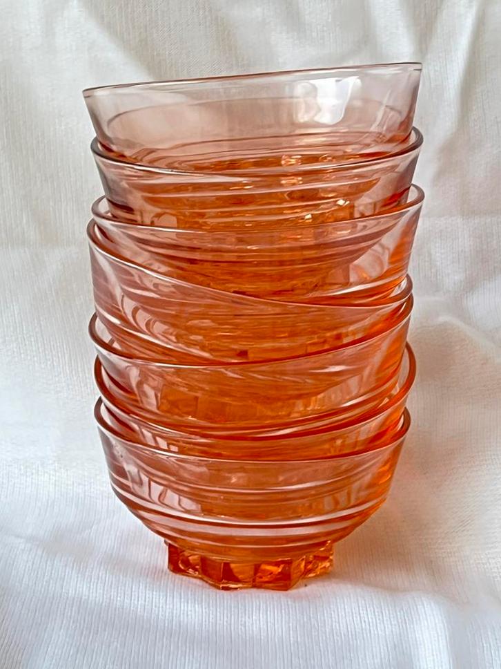 7 rosaline schaaltjes Ø8,6 cm, Antiek en Kunst, Antiek | Glas en Kristal, Ophalen of Verzenden