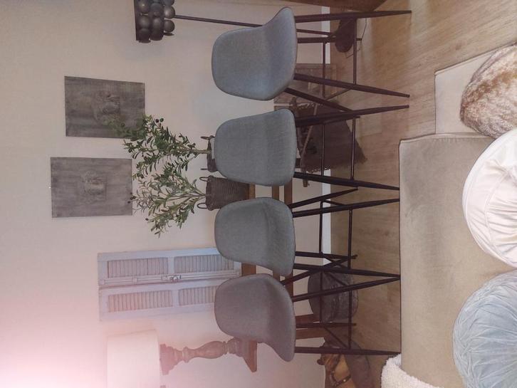 4 grijze barkrukken, Huis en Inrichting, Barkrukken, Gebruikt, 60 tot 90 cm, 2 krukken, Ophalen