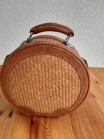 Ronde beautycase beschikbaar voor biedingen