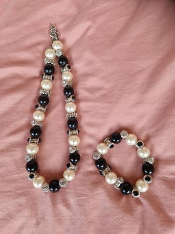 Zwart-wit parel set met strass beschikbaar voor biedingen