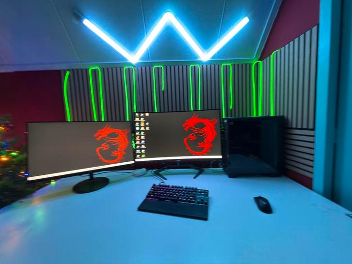 Ultieme gaming setup, Computers en Software, Desktop Pc's, Zo goed als nieuw, 4 Ghz of meer, SSD, 32 GB, Met videokaart, Met monitor