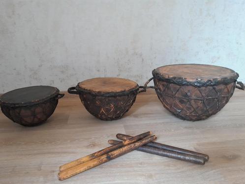 Drums, 3 oude Afrikaanse trommels, Muziek en Instrumenten, Percussie, Gebruikt, Trommel, Ophalen of Verzenden