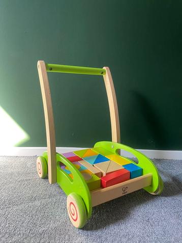 Houten duwkar met blokken / baby loopkar Hape beschikbaar voor biedingen
