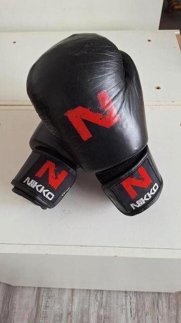 Nikko Bokshandschoenen 12 oz beschikbaar voor biedingen