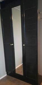 Zwarte hang- en legkast met 2 louvre deuren en 1spiegeldeur, Huis en Inrichting, Ophalen, Overige materialen, Met deur(en), Gebruikt